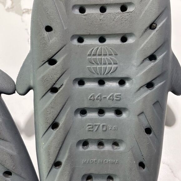 Men’s Women's Unisex Non Slip Grey Shark Slip On Slides - Picture 13 of 15